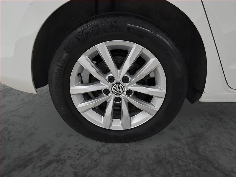 Volkswagen Touran (2019) Highline 1.6 TDI, 7 míst, Navi - fotka 15 z 21