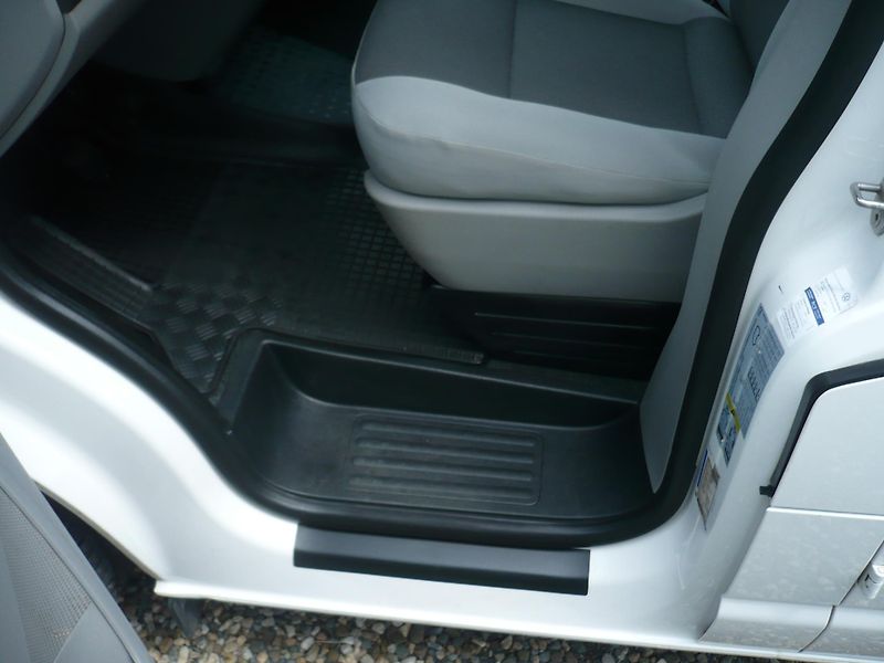 Volkswagen Transporter 2.0TDI Klima 6Míst - fotka 18 z 32