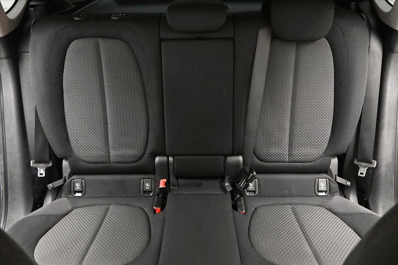BMW Řada 2 2,0 218d 110 kW Active Záruka - fotka 28 z 31