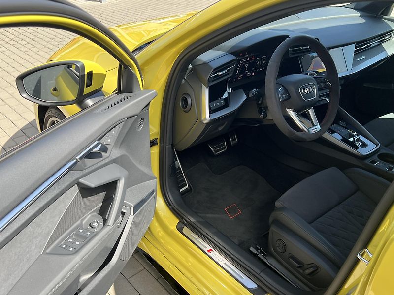 Audi RS 3 (2024) 2,5 TFSI Quattro 294KW - fotka 9 z 37