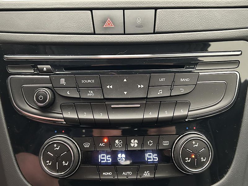 Peugeot 508 2.0 HDI - fotka 13 z 26