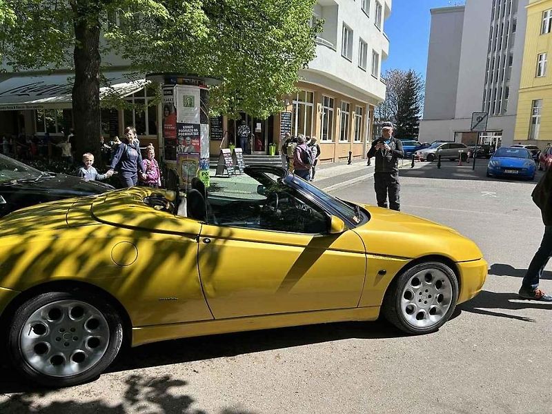 Kolonádu ovládla italská auta, na náměstí se dala ochutnat jihoevropská jídla.