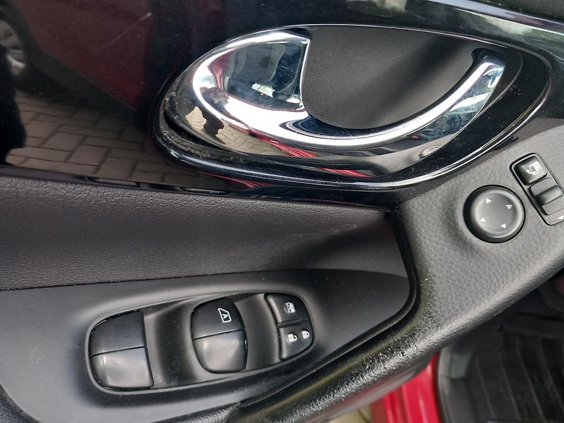 Nissan Qashqai (2014) MAX.VÝBAVA ! PO VELKÉM SERVISE - fotka 12 z 37
