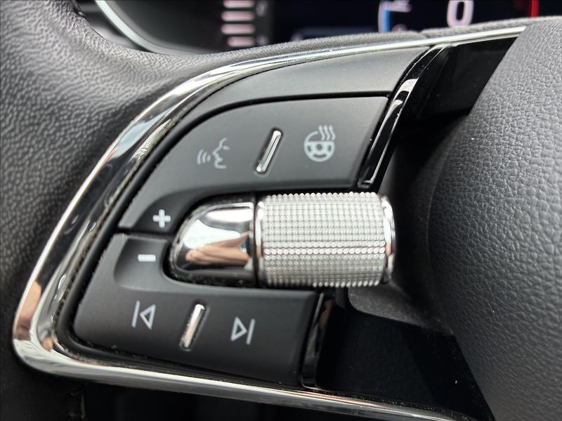 Škoda Superb 2,0 STYLE,PANORAMA,TAŽNÉ,LED - fotka 21 z 36