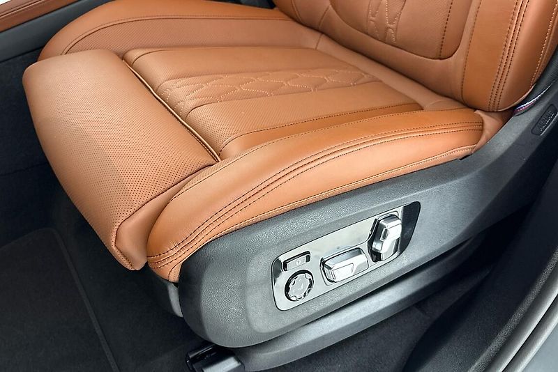 BMW X7 xDrive40i - fotka 17 z 30