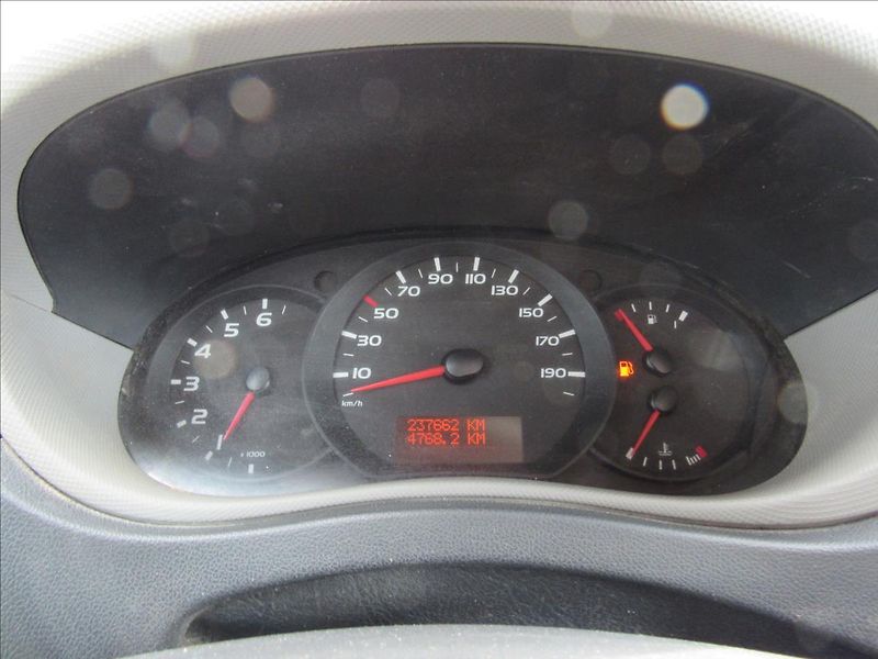 Renault Master 2,3 dCi 107kW 7 míst Valník - fotka 16 z 24