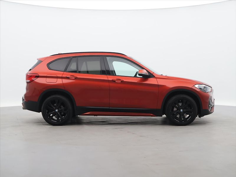 BMW X1 2,0 20d 140kW xD Aut. CZ DPH - fotka 8 z 34