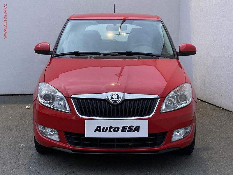 Škoda Fabia (2014) 1.2 TSI, AC, výhřev sed - fotka 2 z 16