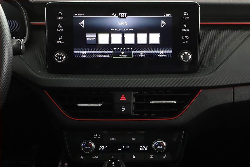Škoda Kamiq (2025) 1.5 TSI, MONTE CARLO, AUTOMAT - fotka 12 z 17
