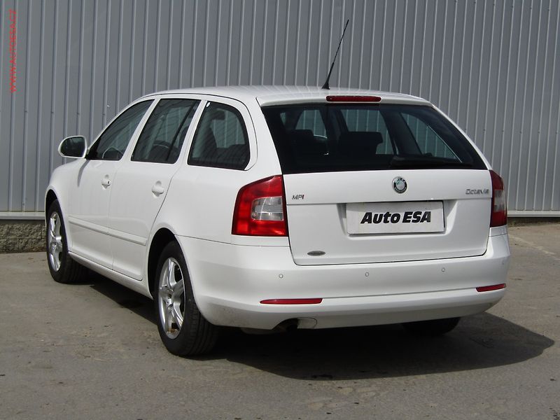 Škoda Octavia (2009) 1.6 MPi, Ambiente, AC - fotka 6 z 13