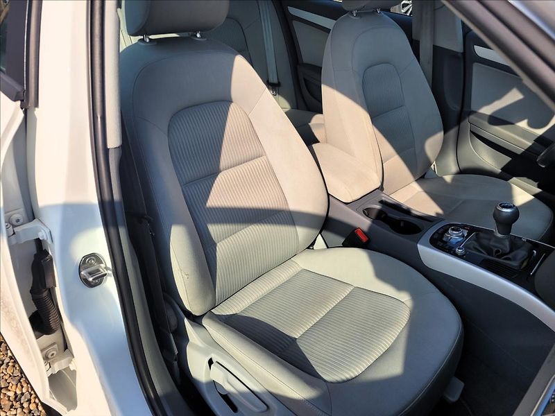 Audi A4 2,0 TDI,S-line,navi,výhřev,xen - fotka 11 z 41