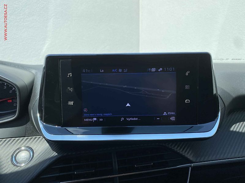 Peugeot 2008 (2021) 1.2PT, Allure, TZ, navi - fotka 18 z 18
