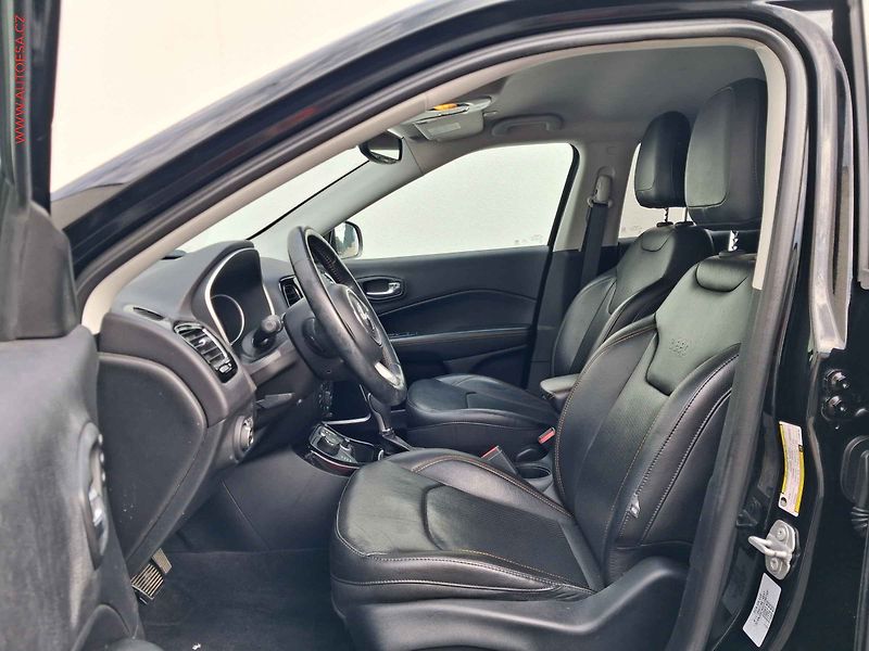 Jeep Compass (2018) 1.4 MultiAir 4x4, Limited, AT - fotka 9 z 22
