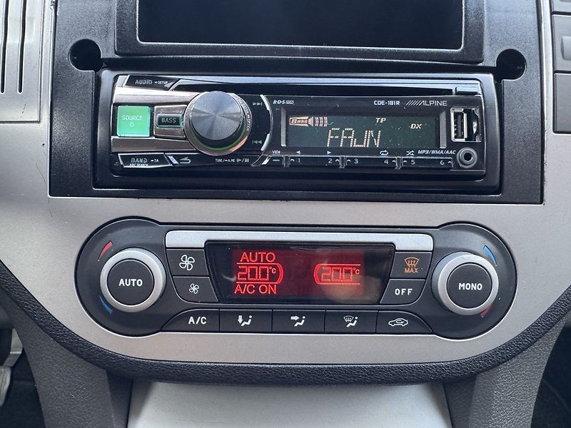 Ford C-MAX (2009) 1.6i Style Digi Klima Tažné Z - fotka 12 z 45