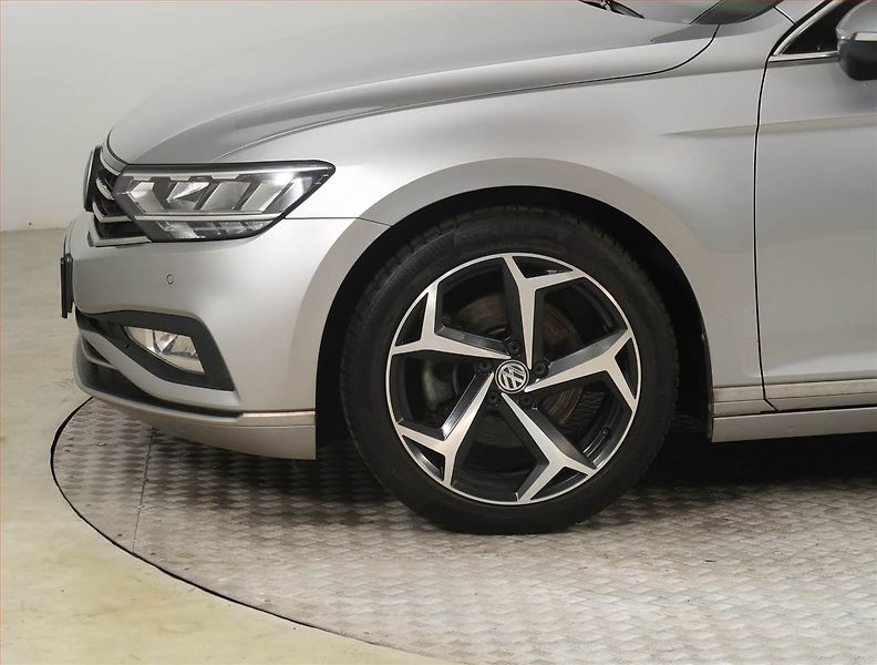 Volkswagen Passat (2019) 1.5 TSI - fotka 15 z 25