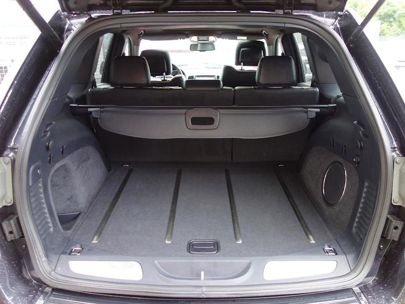 Jeep Grand Cherokee (2015) 3.0CRDi 184kW 4x4 8A OVERLAND - fotka 28 z 37