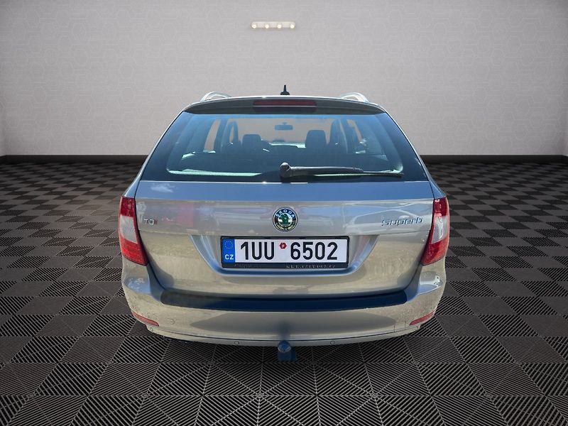 Škoda Superb (2011) 2.0Tdi 103kw - fotka 6 z 29