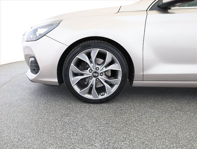 Hyundai i30 (2018) Style 1.4 T-GDI, Serv.kniha - fotka 19 z 19