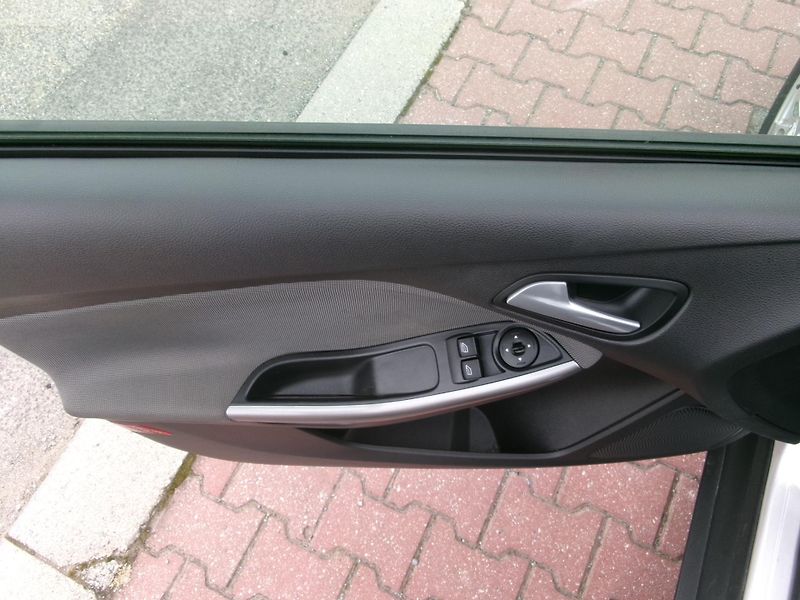 Ford Focus 1,0 ECOBOOST AC ROZVODY - fotka 21 z 28
