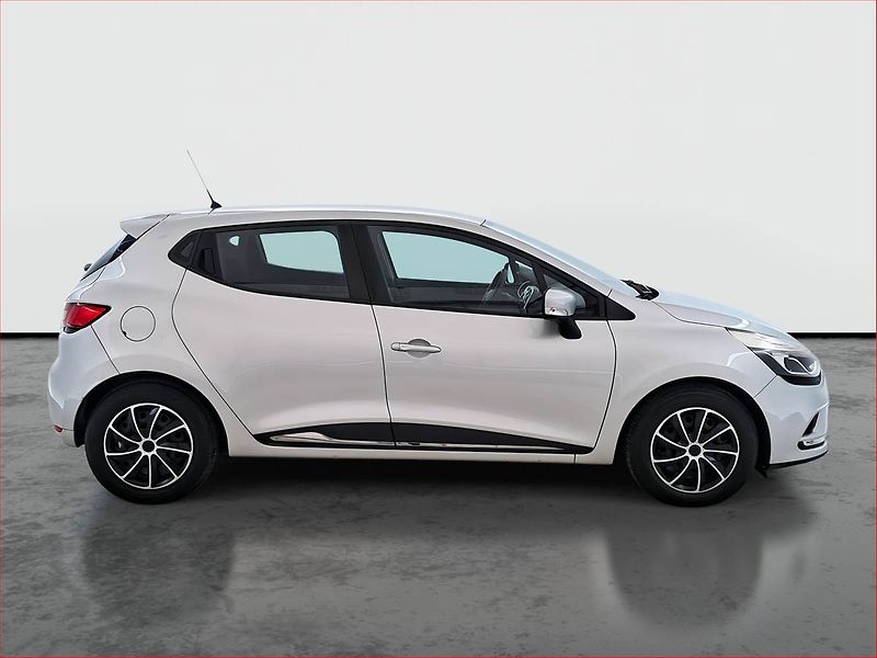 Renault Clio (2017) 1.2 16V, Tempomat - fotka 6 z 15