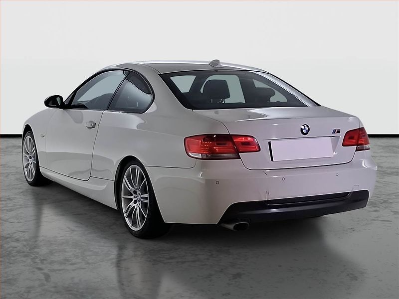BMW Řada 3 (2008) M Paket 320 d, Automat - fotka 4 z 16