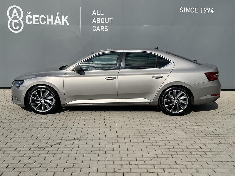 Škoda Superb (2017) 2,0TDi140kW Laurin&Klement DSG - fotka 8 z 42
