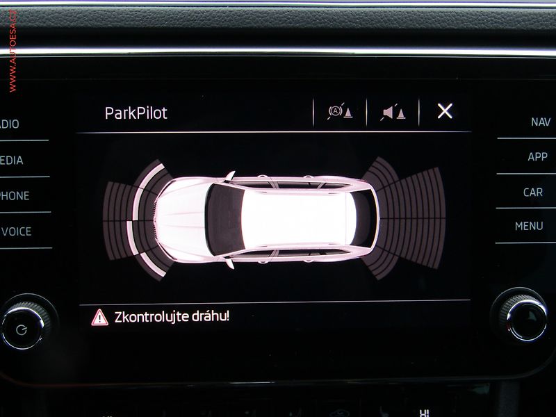 Škoda Superb (2018) 2.0 TDi 4x4, Ambition, DSG - fotka 15 z 18
