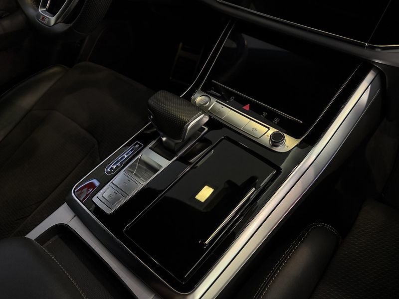 Audi Q8 50TDI S-line Quattro 210 kW - fotka 15 z 27