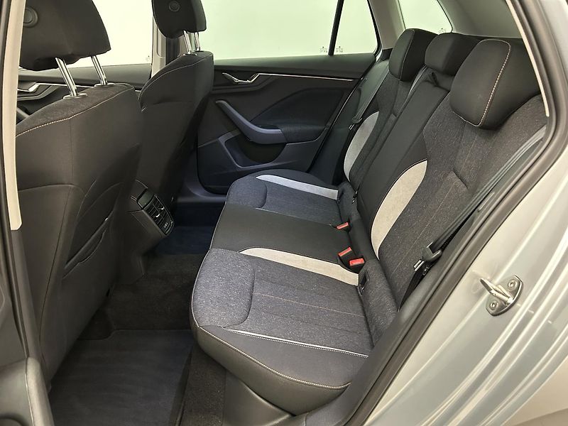 Škoda Kamiq 1.0 TS Top selection - fotka 18 z 24