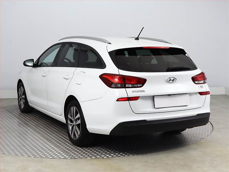Hyundai i30 (2018) Go! 1.0 T-GDI, Serv.kniha - fotka 4 z 15