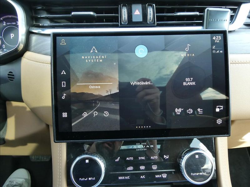 Jaguar F-Pace 2,0 D200 SE,1.maj,ČR,DPH,Pano - fotka 26 z 40