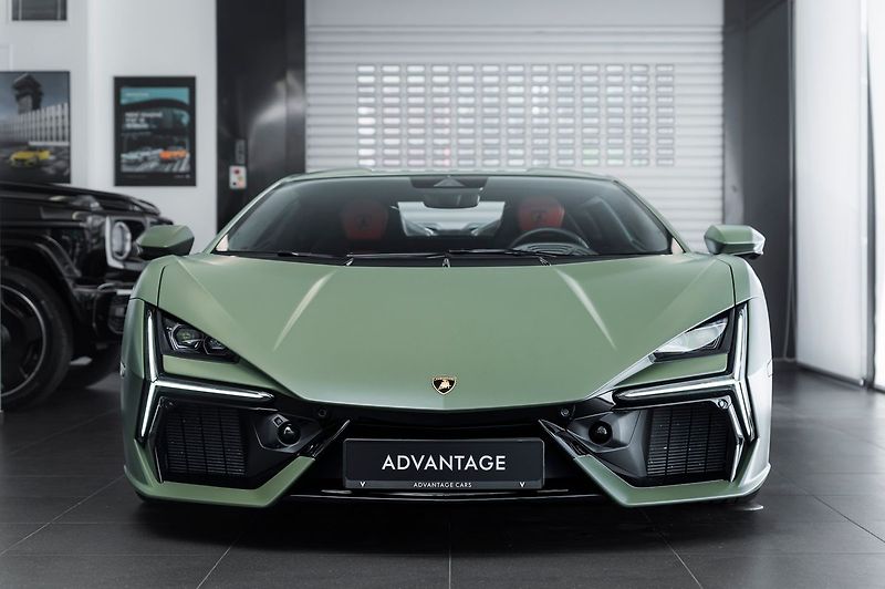 Lamborghini Revuelto - fotka 2 z 27