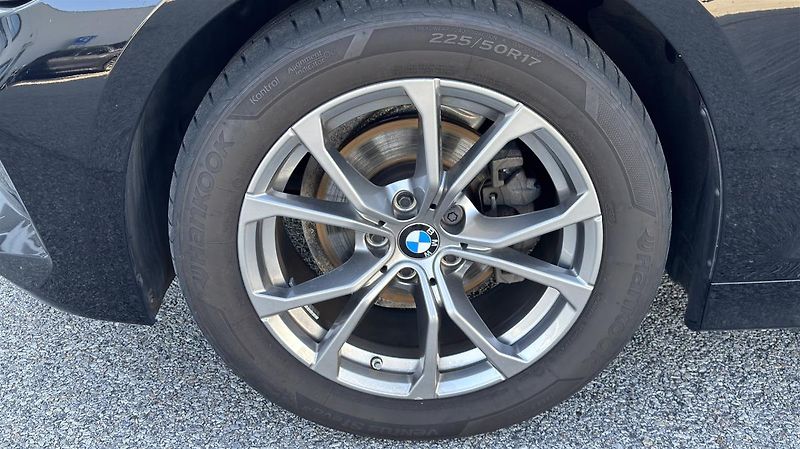 BMW Řada 3 318d Touring - fotka 4 z 9