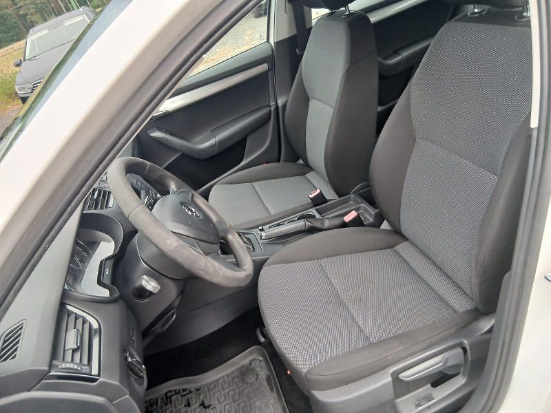 Škoda Octavia 1.6 TDI, bez koroze - fotka 29 z 39