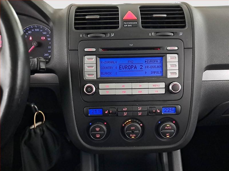 Volkswagen Golf (2008) 1.4 TSI, Tažné, jezdí výborně - fotka 12 z 23
