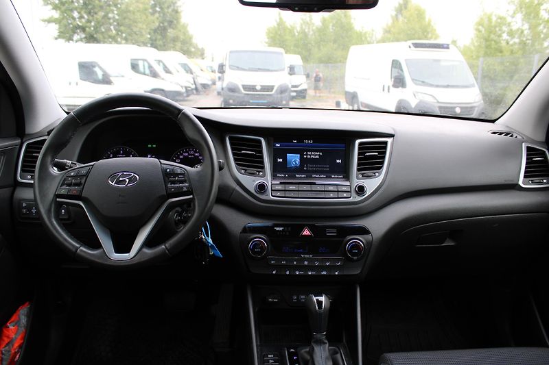 Hyundai Tucson 1,7 CRDi 104 kw - fotka 12 z 22