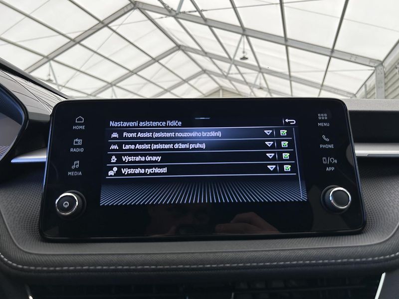 Škoda Fabia 1.0 TSI Top selection - fotka 12 z 26
