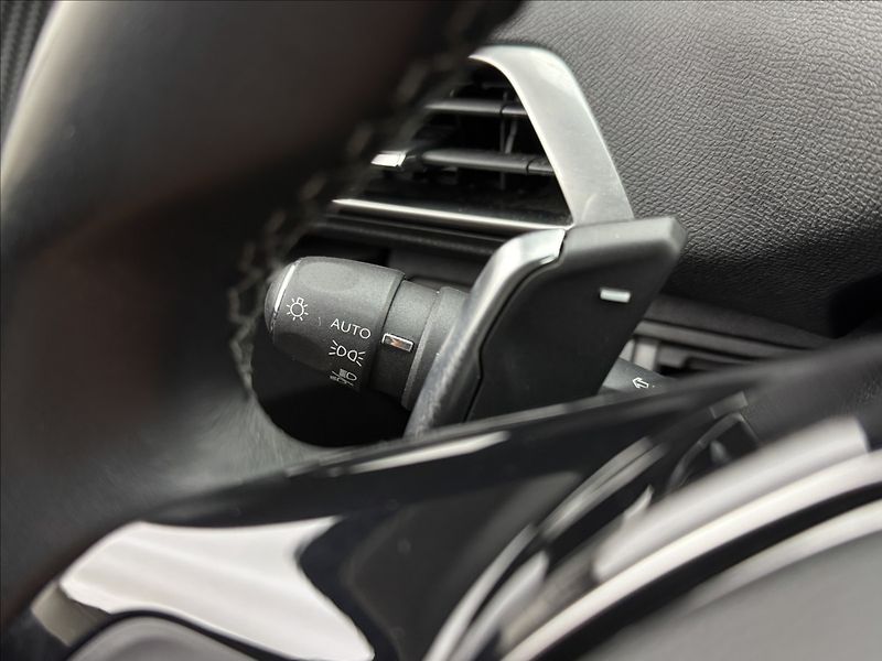 Peugeot 3008 1,2 ALLURE AUTOMAT LED 1MAJ ČR - fotka 11 z 42