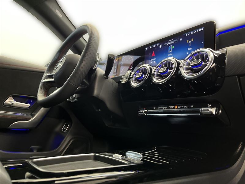 Mercedes-Benz CLA Třída 200 Shooting Brake AMG S - fotka 16 z 22