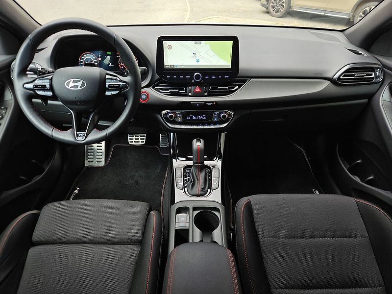 Hyundai i30 1,6 T-GDi 110kW, N-Line, 1.maj - fotka 13 z 36