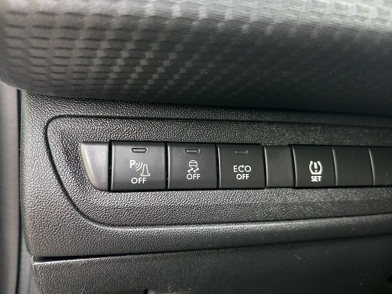 Peugeot 2008 (2015) 1,6HDi STYLE NAVI VYHŘ.SED. - fotka 28 z 38