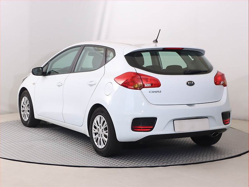 Kia Ceed (2016) 1.4 MPI, Serv.kniha - fotka 4 z 14