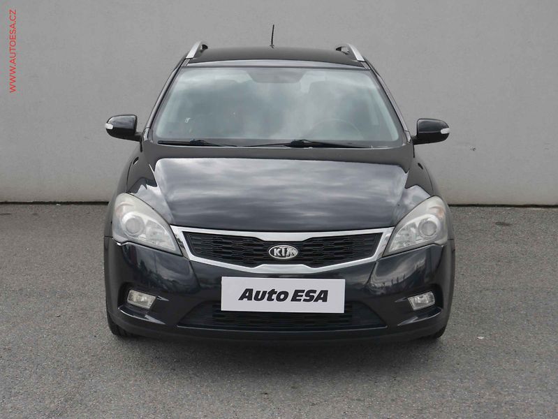 Kia Ceed (2010) 1.4 16V, ČR, Klima - fotka 2 z 13
