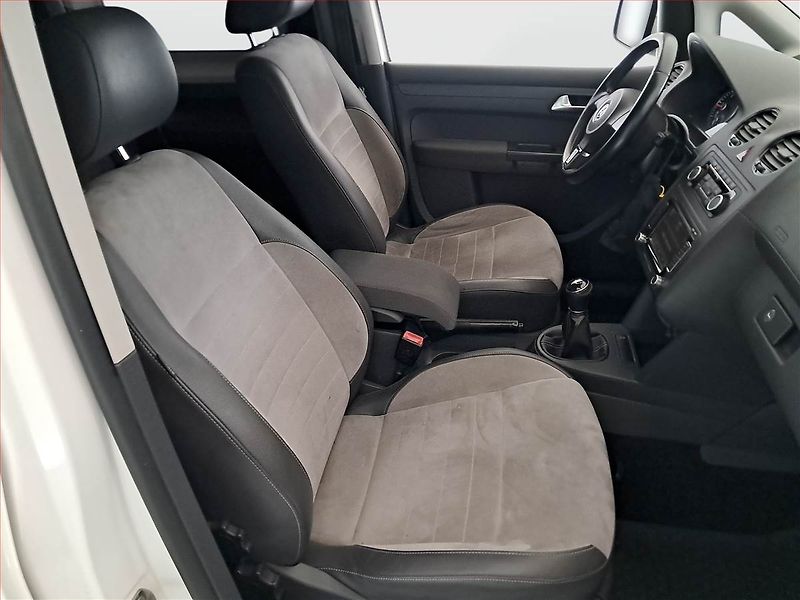 Volkswagen Caddy (2015) Edition 30 1.6 TDI, 5Míst, ČR - fotka 9 z 13
