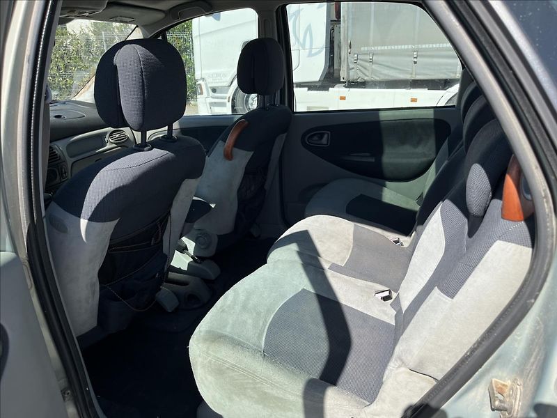 Renault Scénic 2.0 i 16V 4x4 TAŽNÉ STK 2/2028 - fotka 13 z 29