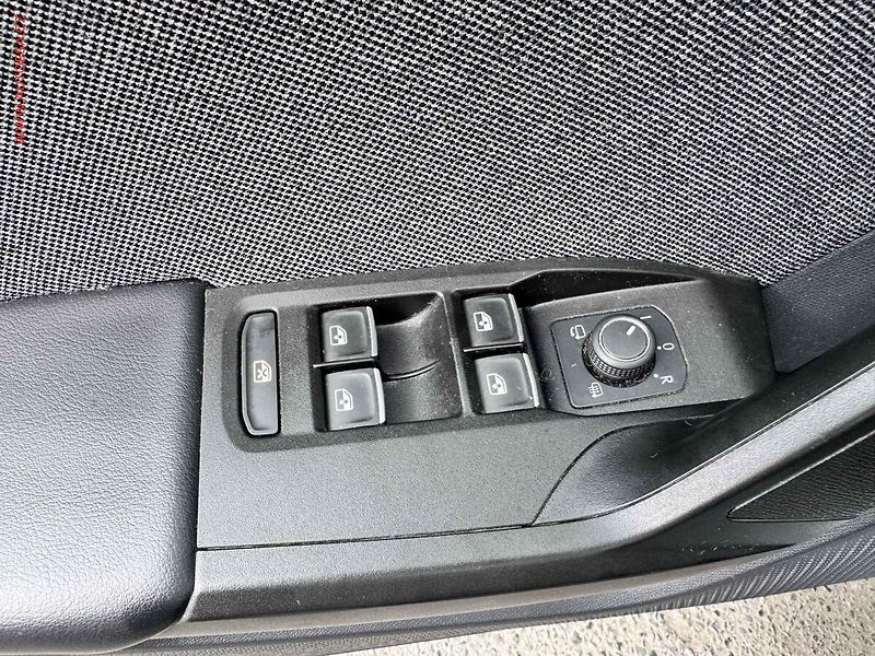Seat Leon (2021) 2.0 TDi, Xcellence, DSG, TZ - fotka 12 z 17