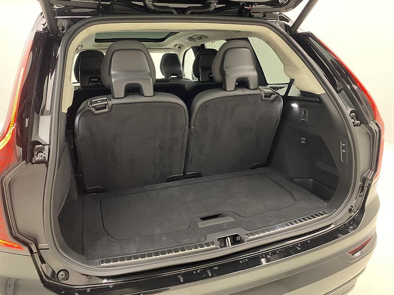 Volvo XC90 (2026) T8 AWD Plug-in DARK ULTRA - fotka 24 z 76