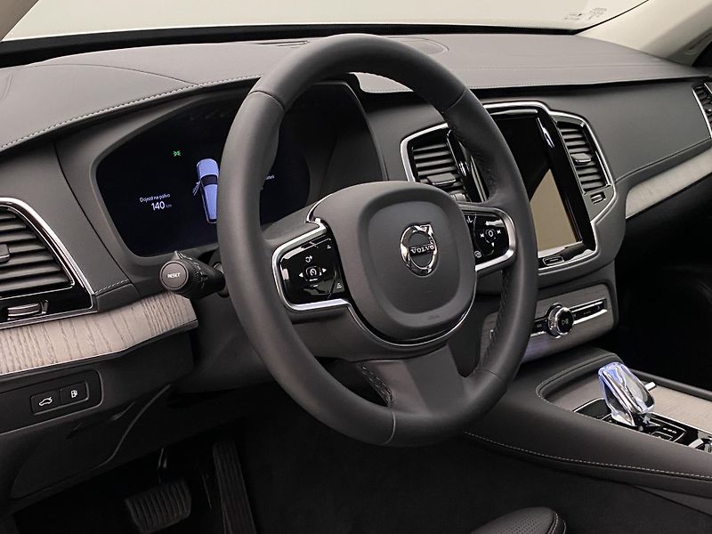 Volvo XC90 T8 AWD RECHARGE PLUS DARK CZ - fotka 18 z 73