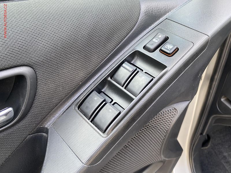 Toyota Corolla Verso (2008) 2.2 D-4D, AC, TZ, park.asist - fotka 13 z 16