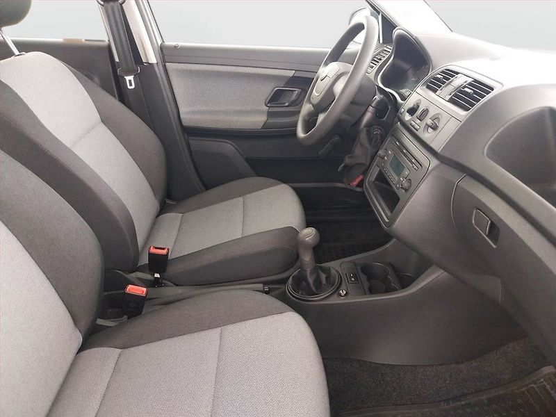 Škoda Fabia (2011) 1.4 16V - fotka 9 z 16